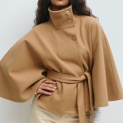 🧥 50% RABATT! 🛡️ Damjacka i Cape-Stil – Ståkrage, Bälte & Elegant Siluett för Vardag och Fest ✨