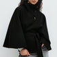 🧥 50% RABATT! 🛡️ Damjacka i Cape-Stil – Ståkrage, Bälte & Elegant Siluett för Vardag och Fest ✨