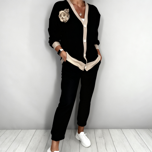 2-delat set med V-ringad topp och högmidjade byxor för kvinnor