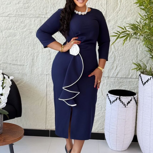 Elegant klänning med rund halsringning och volanger