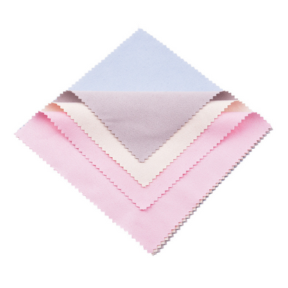 Mikrofiberduk av mocka-liknande material för rengöring av skärmar och linser