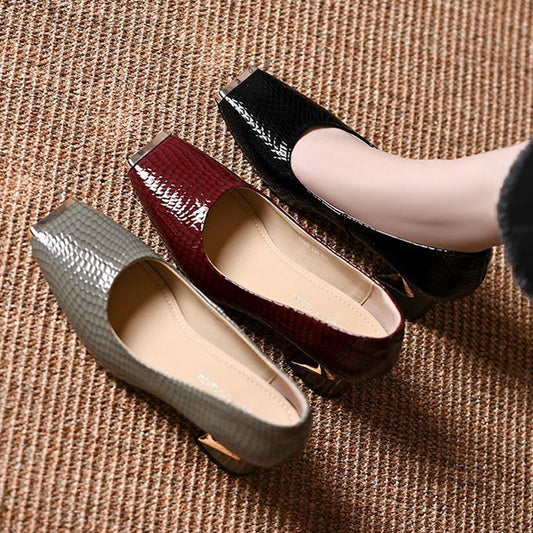 Damskor med blockklack och ormskinnsmönster