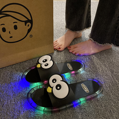 Tofflor med LED-belysning i tecknad stil
