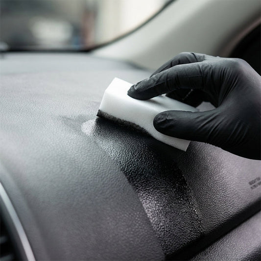 Set med medel för renovering av plastdetaljer i bilen med långvarig effekt