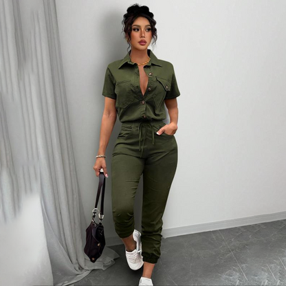 Jumpsuit med korta ärmar och knappar fram för dam