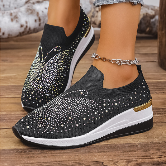 🔥 HALVA PRISET 👟✨ Slip-on sneakers med strassdetaljer 💎 Lätta, stilfulla & bekväma hela dagen 🌸