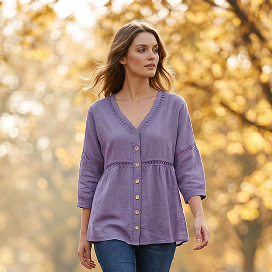 👚Damblus med V-ringning, spetskant och knappar – elegant vardagströja✨