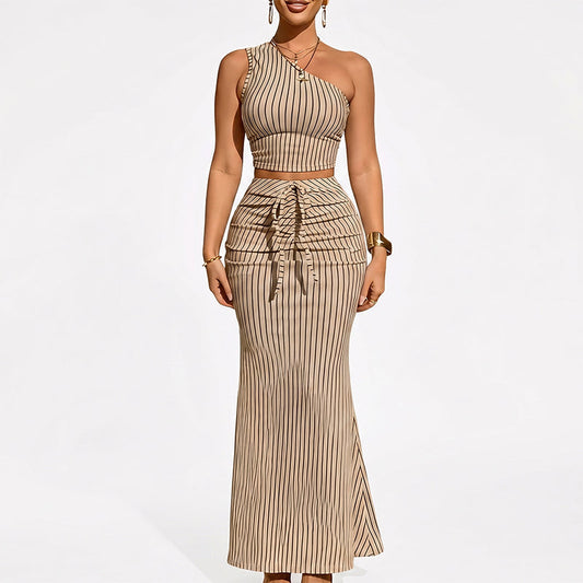 👚 50 % RABATT NU! 🌸Elegant set med asymmetrisk kort topp och högmidjad kjol