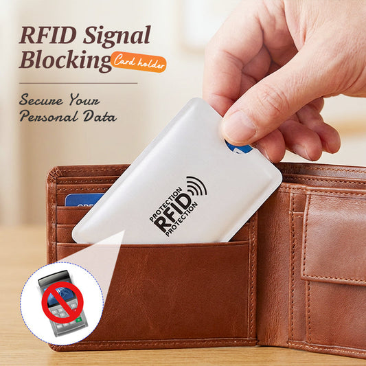 🛡️ RFID-kreditkortsskydd - Förhindrar obehörig skanning och avmagnetisering! 🔒 Ultratunn och lätt - passar alla vanliga kortstorlekar. 🧾 Tillverkad av slitstark aluminiumfolie - vattentät och reptålig.