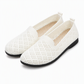 Andningsbara slip-on-skor för kvinnor med utskurna detaljer